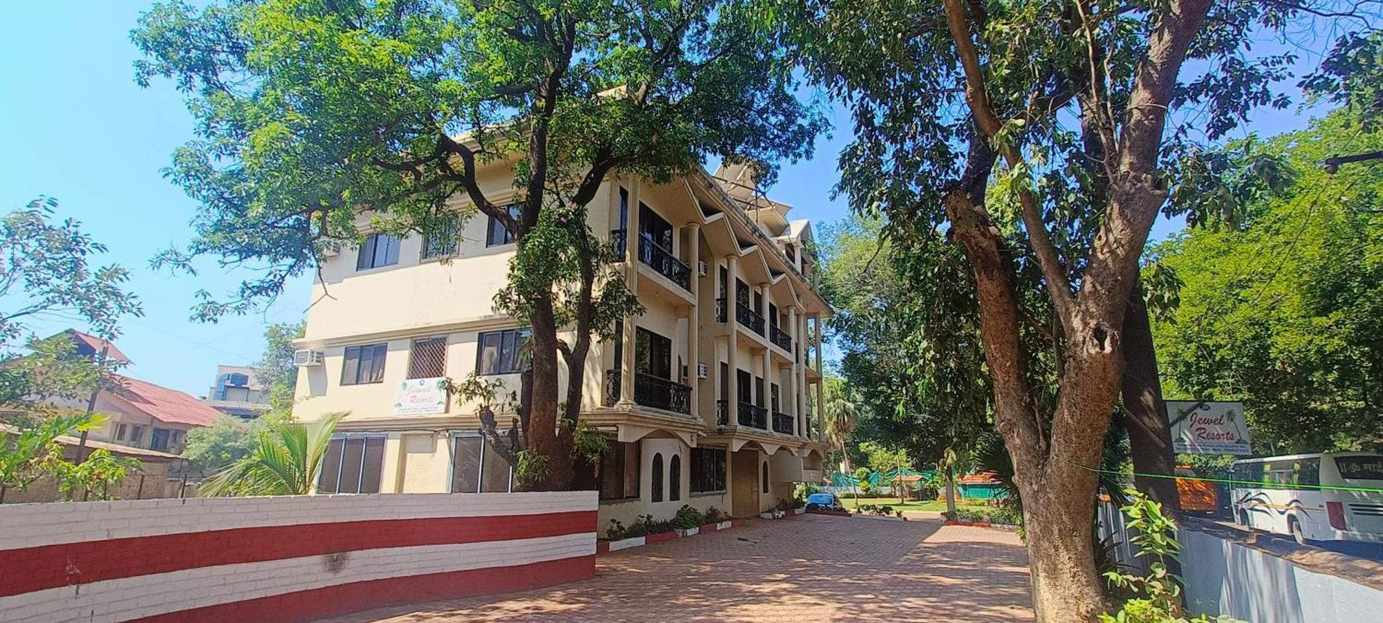 Jewel Resort Лонавала Экстерьер фото